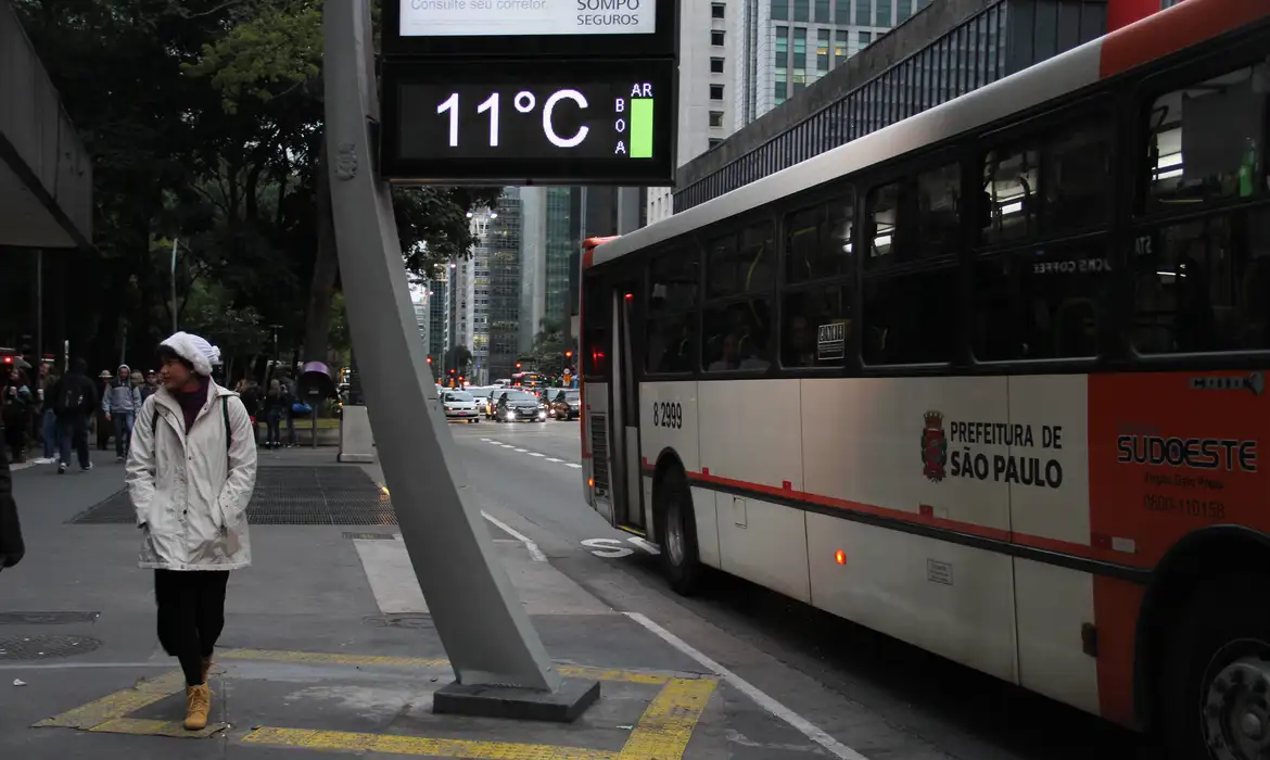 Inmet emite alerta para onda de frio em três regiões do país