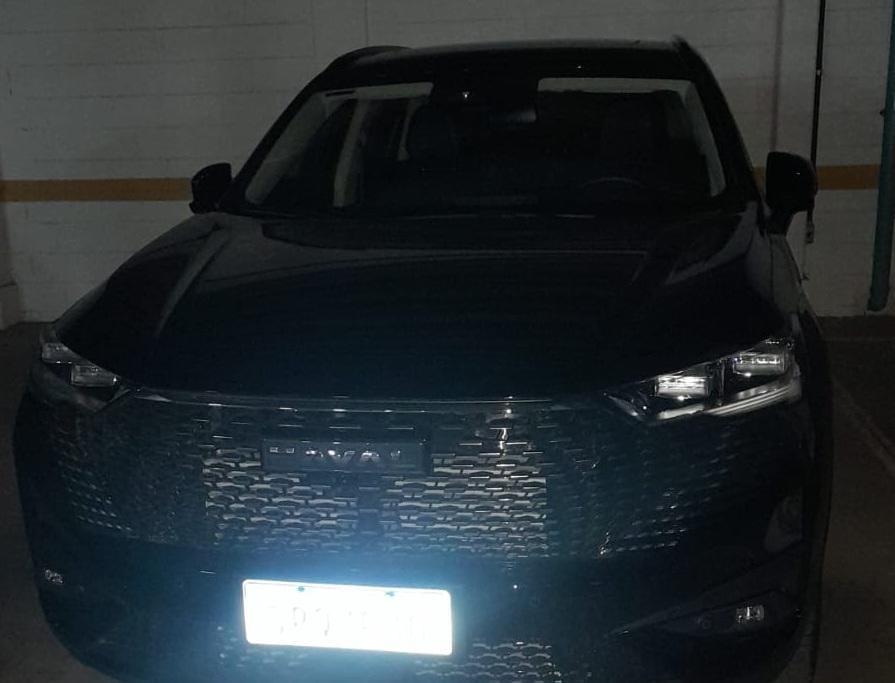 Alvos têm carrões, apartamentos de alto padrão e terrenos em condomínio de luxo bloqueados; lista