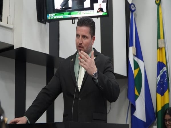 Câmara de Cuiabá avança em projeto que proíbe transição de gênero em menores de 18 anos