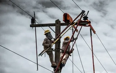Consumidora será indenizada por queima de geladeira após oscilação de energia na capital
