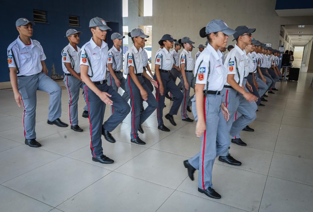 Escolas estaduais militares abrem inscrições para novos alunos nesta segunda-feira