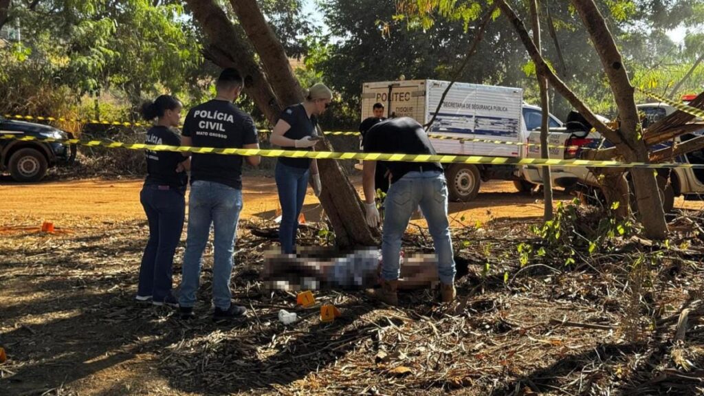 Homem é morto com tiros na cabeça e tem corpo achado com mãos amarradas