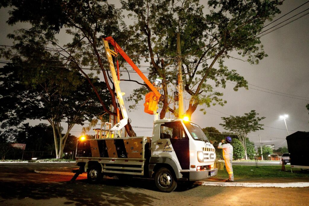 Limpurb atende mais de mil pontos de iluminação em cinco dias de operação em Cuiabá