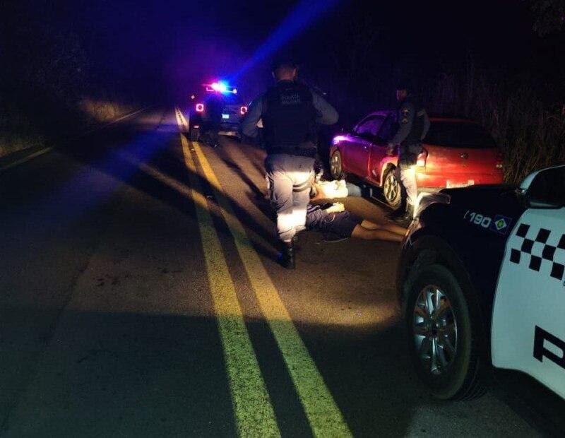 PM prende sequestradores após perseguição em rodovia e resgata adolescente que seria executada