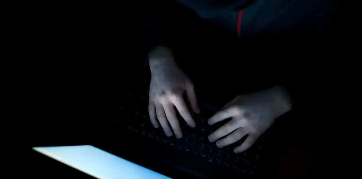 Polícia prende maníaco que se passava por menina de 10 anos para atrair crianças em jogos online