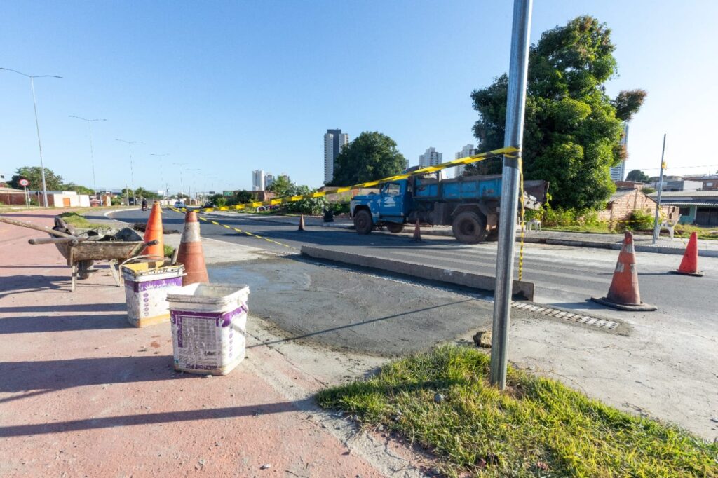 Prefeitura de Cuiabá inicia construção de faixas elevadas na Av. Parque do Barbado