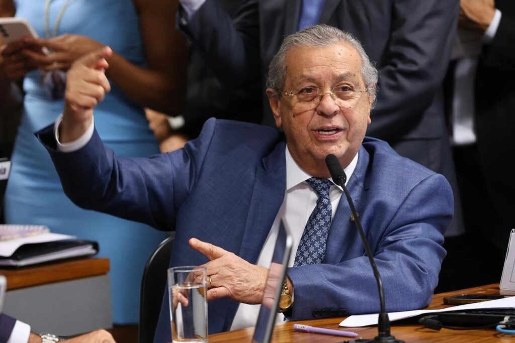 Senador nega convite de Lula para mudar de partido, mas admite ter sido procurado por petistas de MT