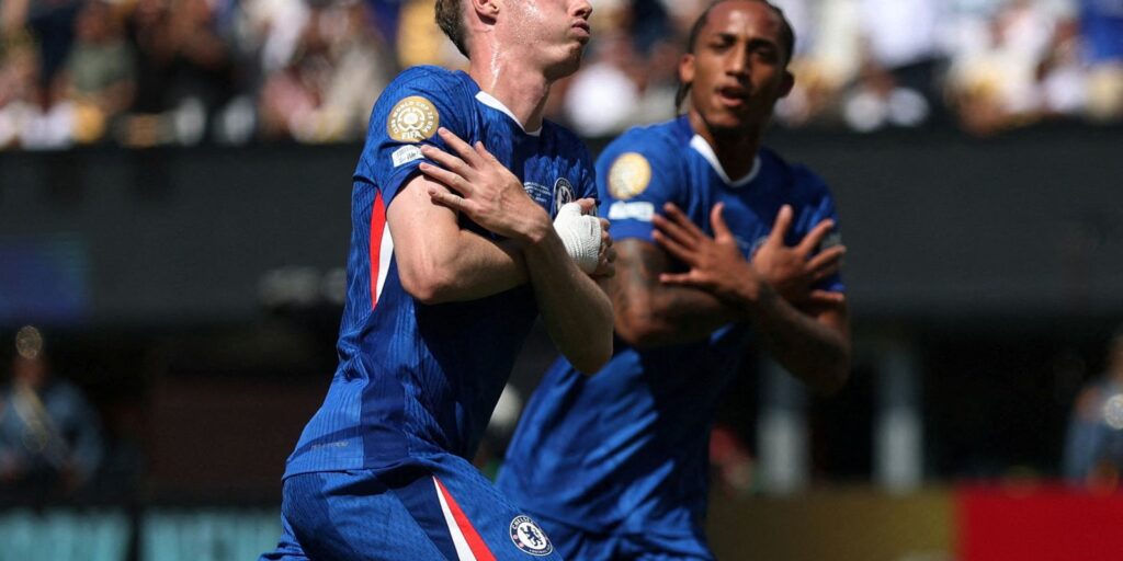 Sob a batuta de Palmer, Chelsea derrota PSG para conquistar o mundo