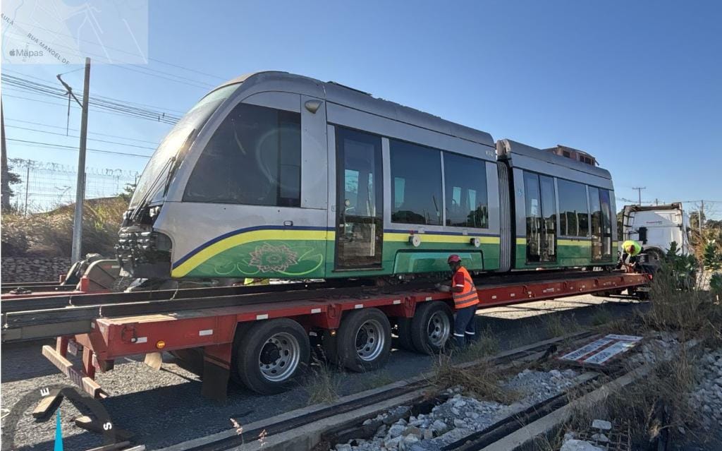 Últimos vagões do VLT vendidos por R$ 793 milhões pelo Estado são transferidos para a Bahia