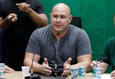 “Vai caçar o que fazer”