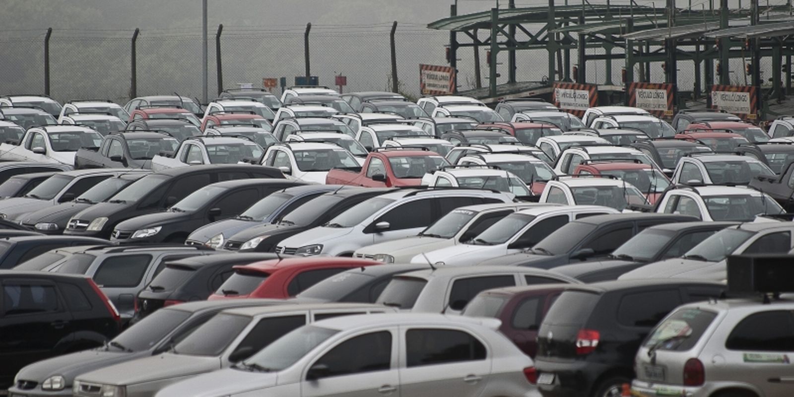 Montadoras tentam influenciar governo em disputa por mercado no Brasil