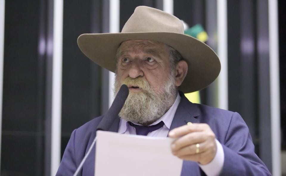 "nem com cargo faz o que deveria fazer"