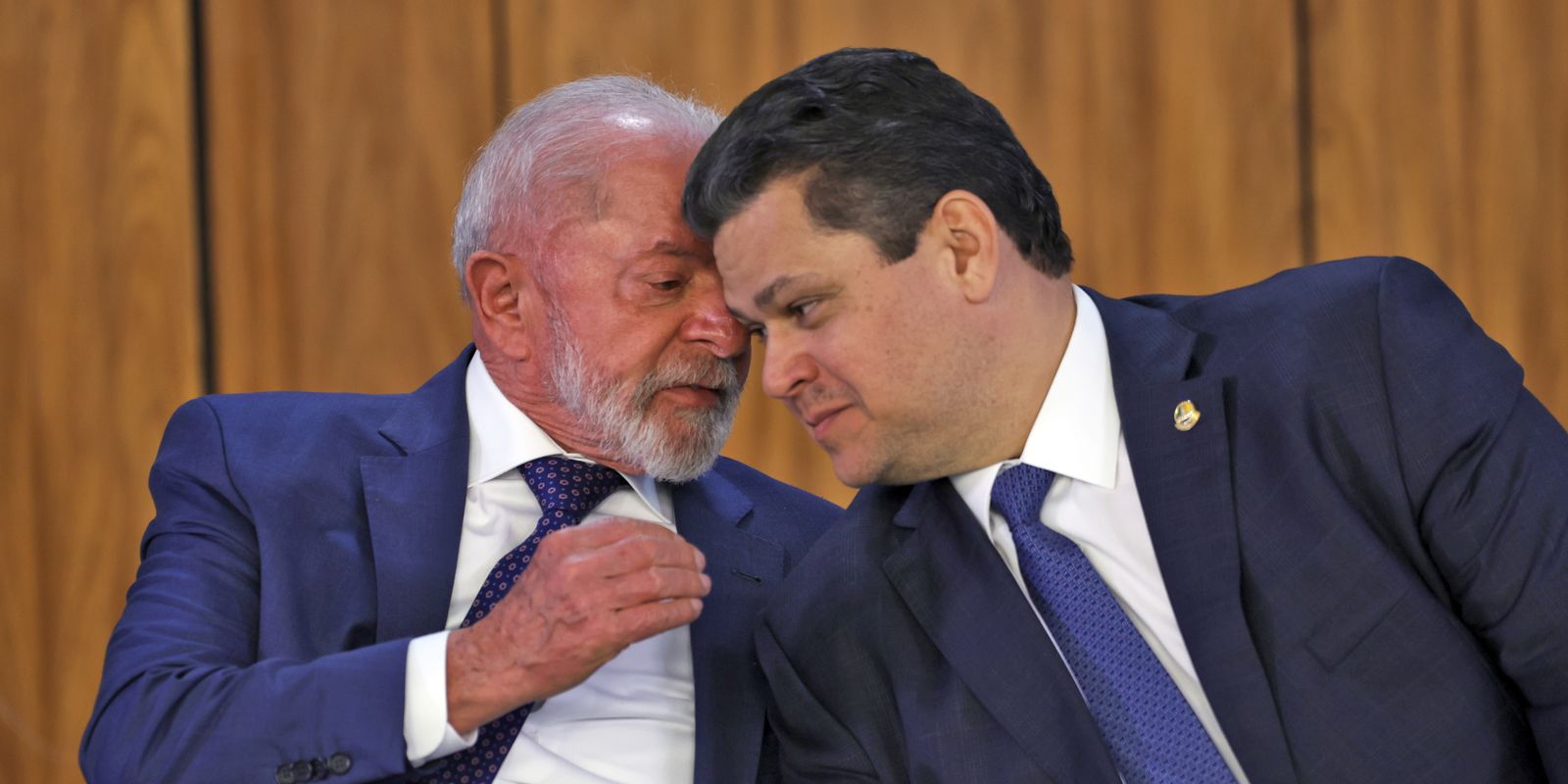 A bola está com o Congresso, diz Lula sobre pacote contra tarifaço