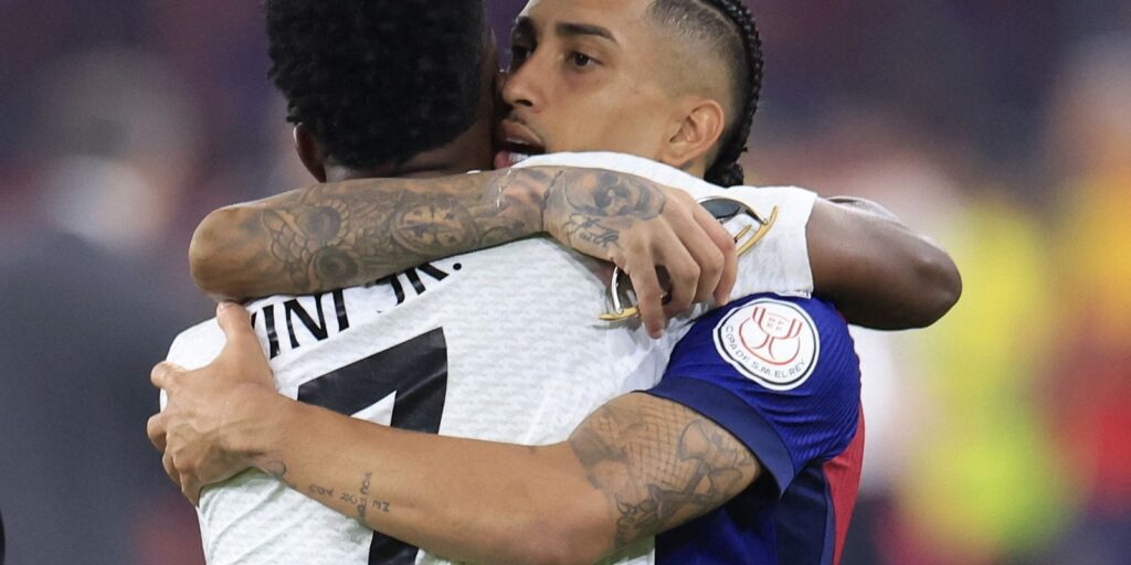 Raphinha e Vinicius Júnior são indicados ao prêmio Bola de Ouro