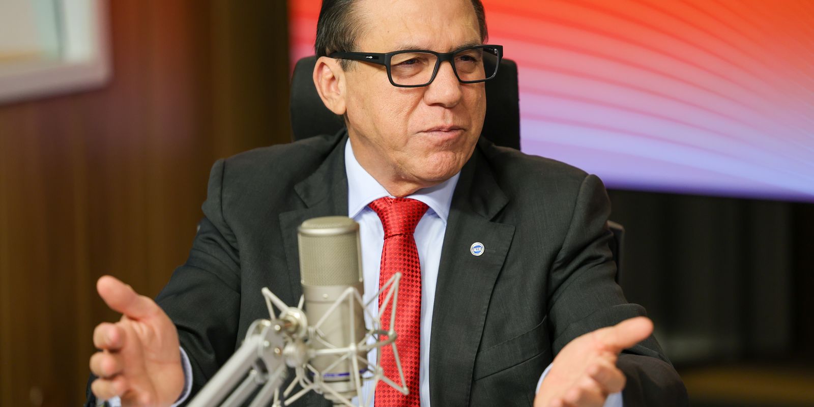 Ministro minimiza impacto do tarifaço no mercado de trabalho