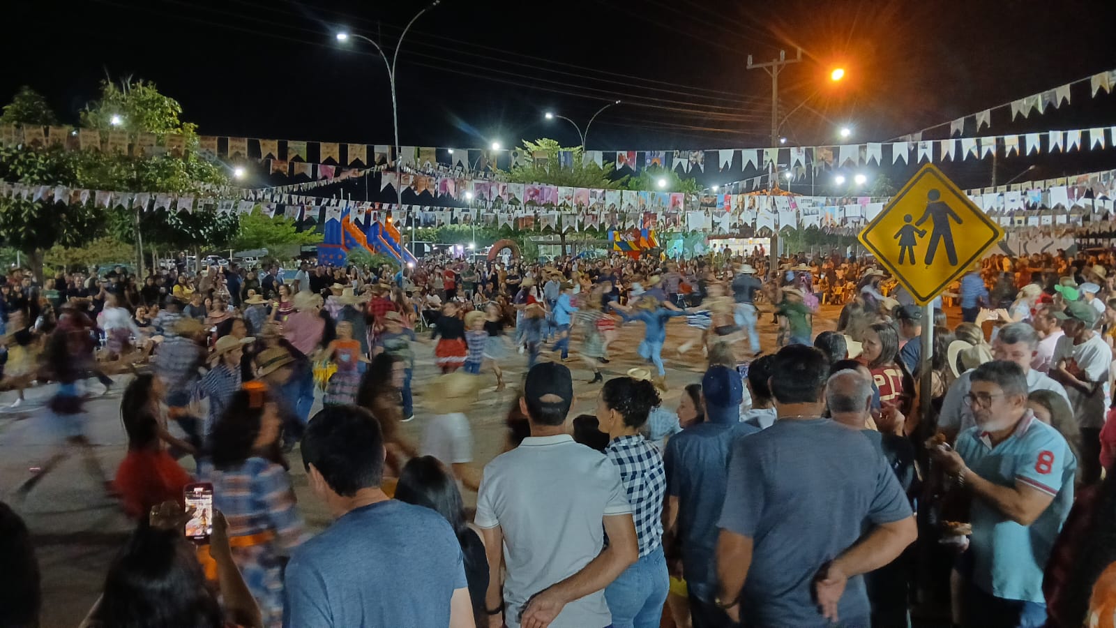 Itanhangá-MT: Arraia de Rua da Escola Bromildo, movimentou a cidade sexta feira dia(22-08)