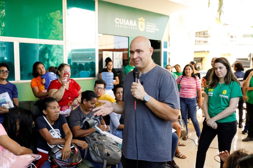 Abilio defende terceirização da direção de escolas municipais e diretores deverão voltar às salas de aula.
