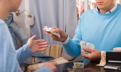 Após completar maioridade, filho exige pagamento de pensão do pai, mas TJ nega