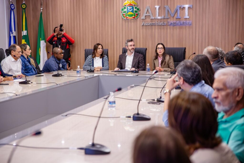 Assembleia e sindicatos querem recomposição de 20% após perda aos servidores do Estado