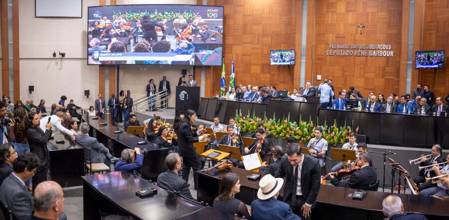 Em sessão solene, Assembleia celebra 190 anos valorizando sua história e a democracia