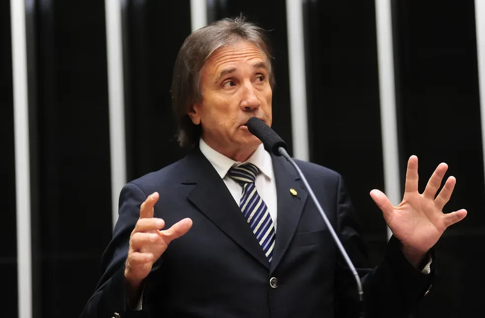 Ex-deputado é condenado a pagar R$ 428 mil por empregar doméstica como servidora fantasma na AL