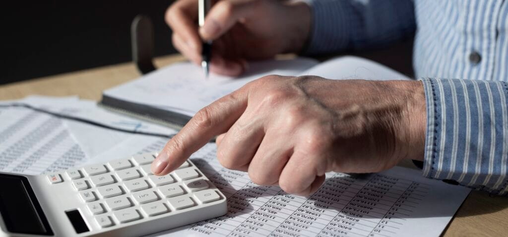 Fecomércio vê impacto duplo com tarifaço dos EUA sobre o Brasil