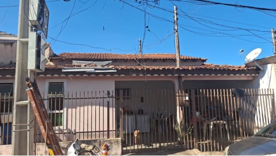 Furto de energia termina com fuga pelo telhado e dois presos em flagrante em Cuiabá