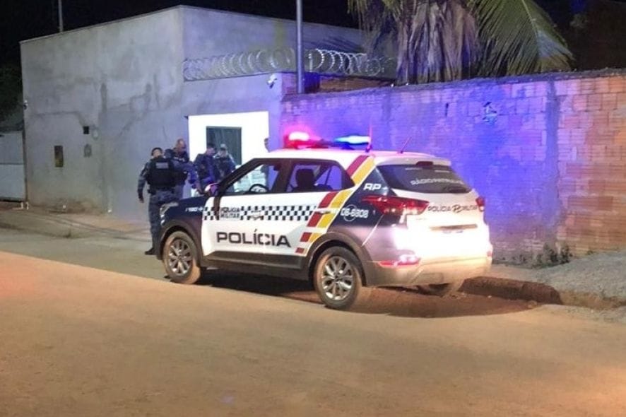 Grupo armado invade casa e executa mulher em MT; homem fica ferido com três tiros