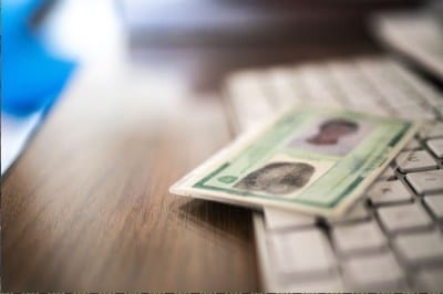 Homem que usou identidade do primo por quase 30 anos para cometer crimes é condenado