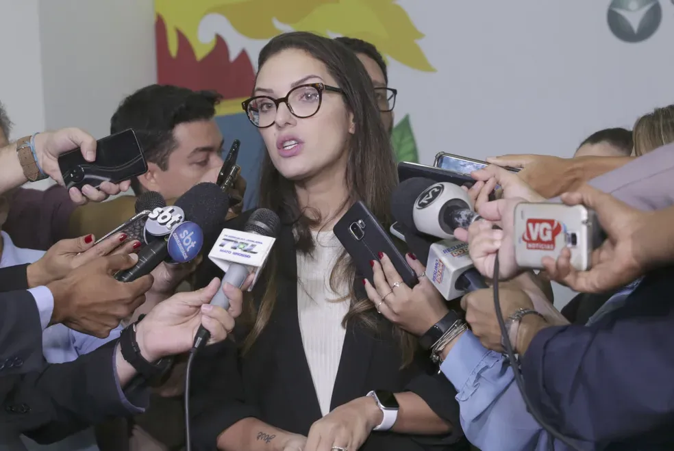 Janaina ‘adia’ discussões sobre alianças e diz que foco será cuidar do MDB: “cuidar da minha casa”