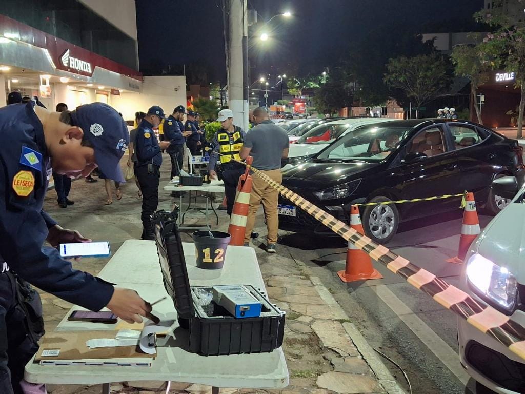Lei Seca termina com 10 presos por embriaguez na avenida Isaac Póvoas