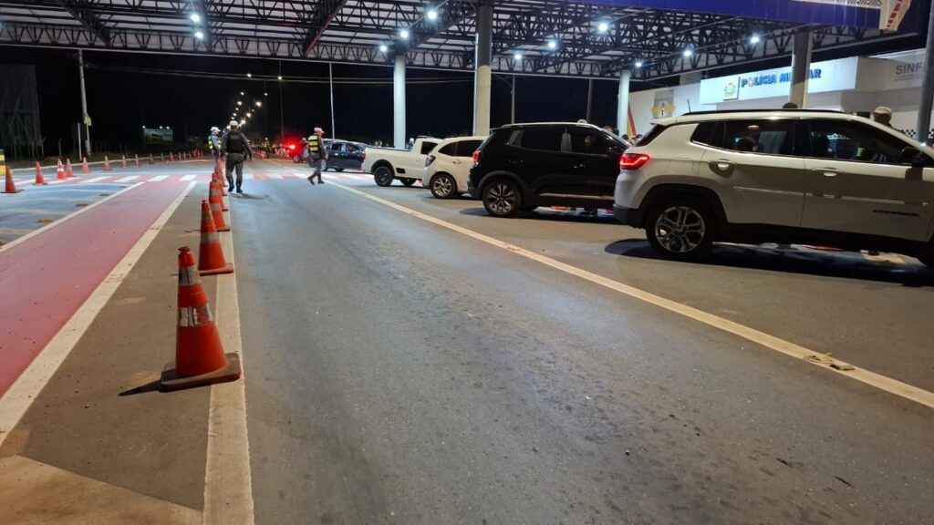 Lei Seca termina com quatro motoristas presos e 18 veículos removidos na Estrada de Chapada