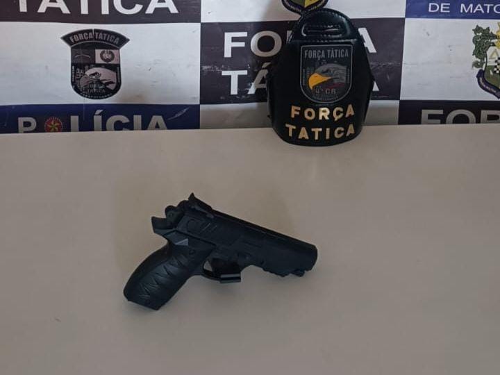 Maluco ameaça população com arma de brinquedo no centro e é preso pela PM