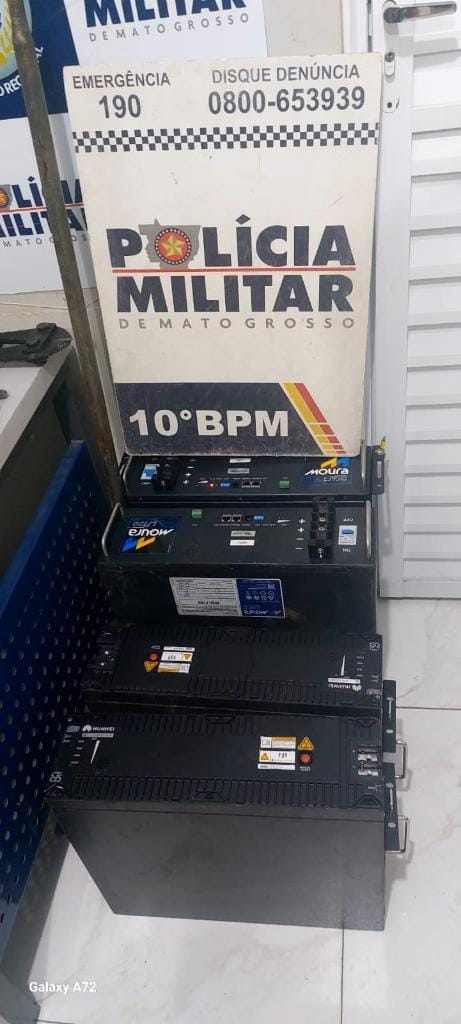 PM prende quadrilha e recupera R$ 100 mil em baterias de lítio furtadas de empresa de telefonia