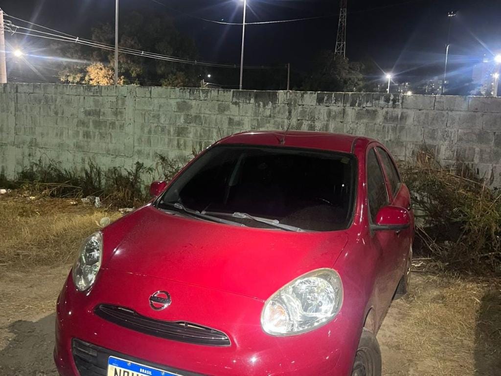 PM recupera carro roubado e prende homem por receptação e porte ilegal de arma