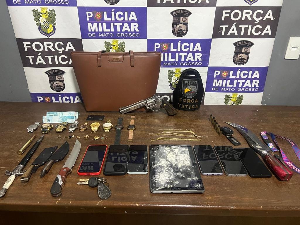 PM recupera veículos, prende três pessoas suspeitas por roubo e porte ilegal de arma de fogo
