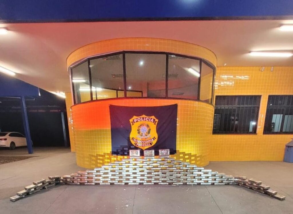 PRF apreende quase 150 kg de cocaína em carga de caroço de algodão
