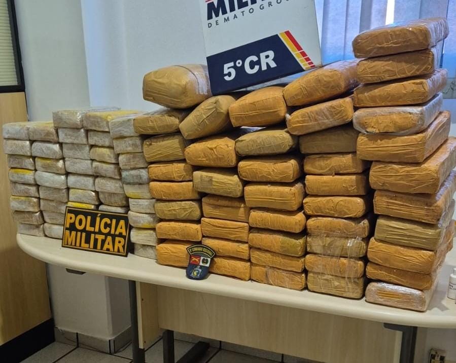 Polícia Militar apreende 103 tabletes de entorpecentes escondidos em veículo