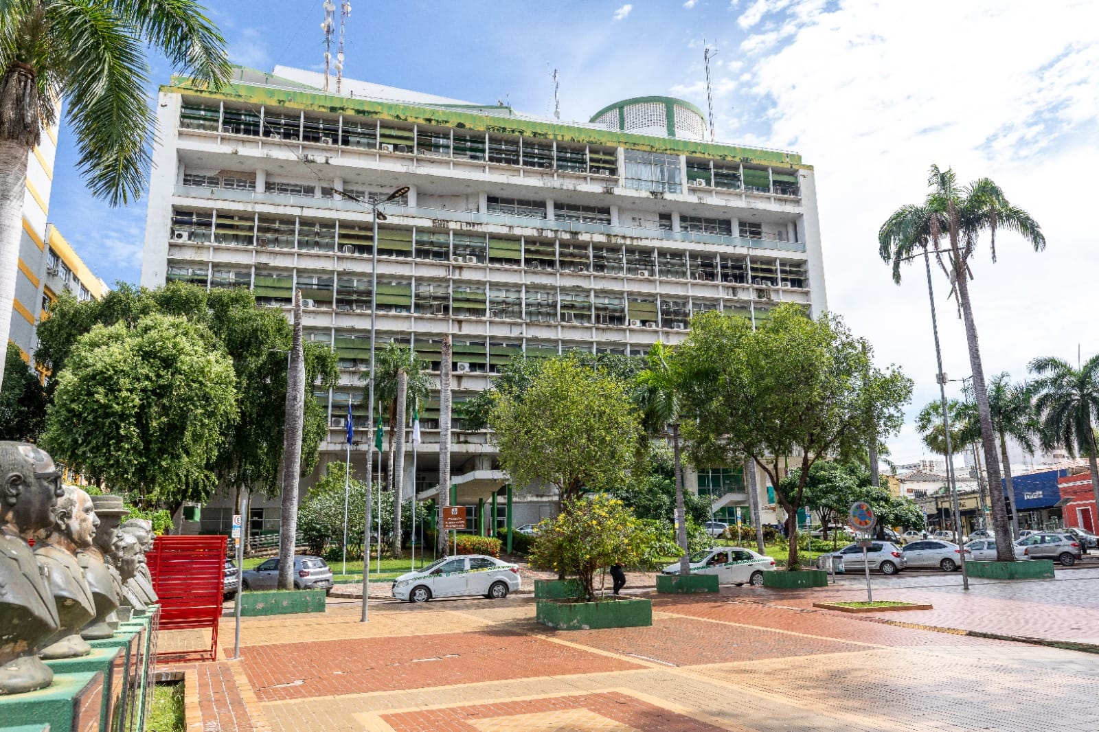Prefeitura de Cuiabá quita salários, prêmio saúde e movimenta R$ 84 milhões
