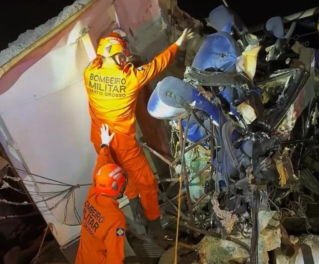 Resgate em acidente durou mais de 3 horas; nove pessoas morreram no local e duas em hospitais