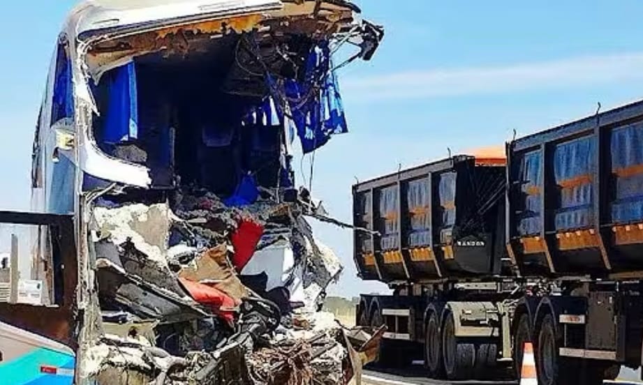 Sete passageiros de ônibus seguem internados após acidente; 39 tiveram alta médica