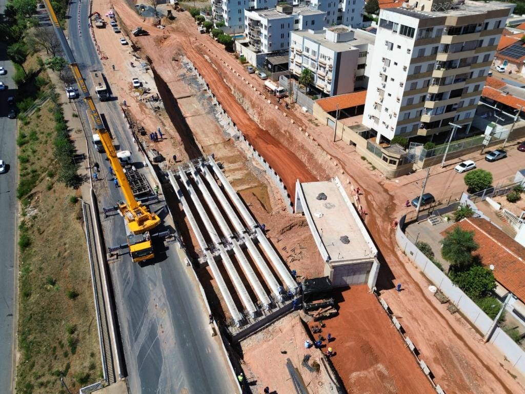 Sinfra conclui lançamento de vigas e trânsito é liberado na Miguel Sutil