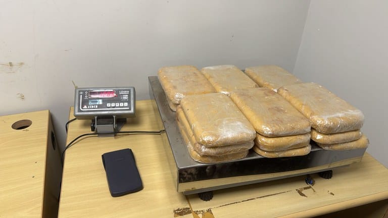 Traficante é presa pela Polícia Federal com 13 kg de cocaína em Cuiabá