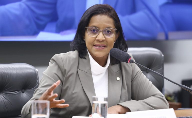 Após audiência proposta por Gisela, CADE pede estudo para avaliar fusão entre Petz e Cobasi