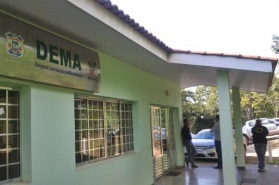 Após denúncia, idoso é preso por amputar patas de cachorro e crimes ambientais em Cuiabá