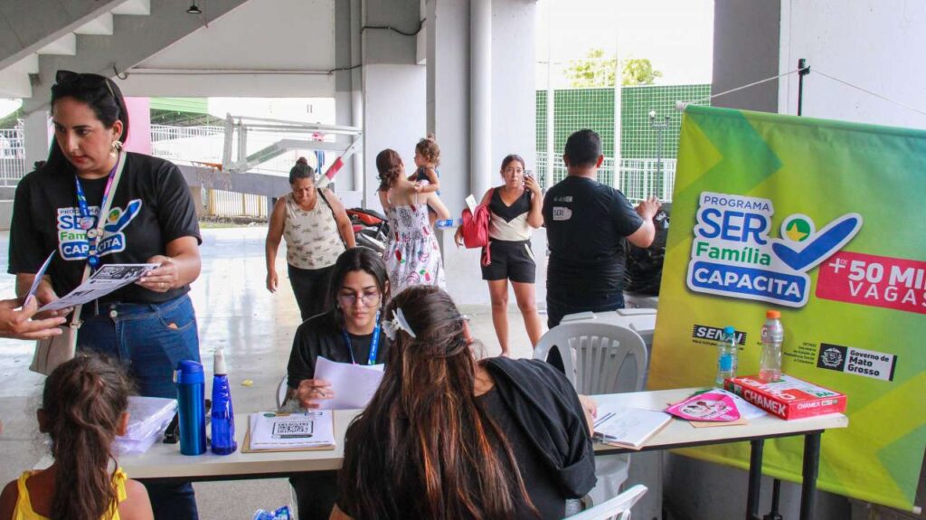 Com 8 mil famílias atendidas, prefeita celebra parceria com o Estado