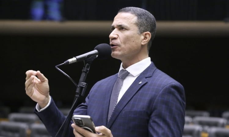 Coronel Assis avalia como positiva saída de União e PP do governo Lula