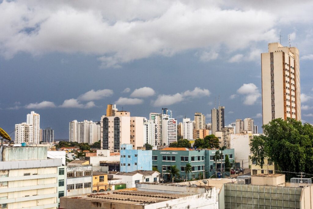 Defesa Civil de Cuiabá alerta para tempestades para segunda-feira; veja