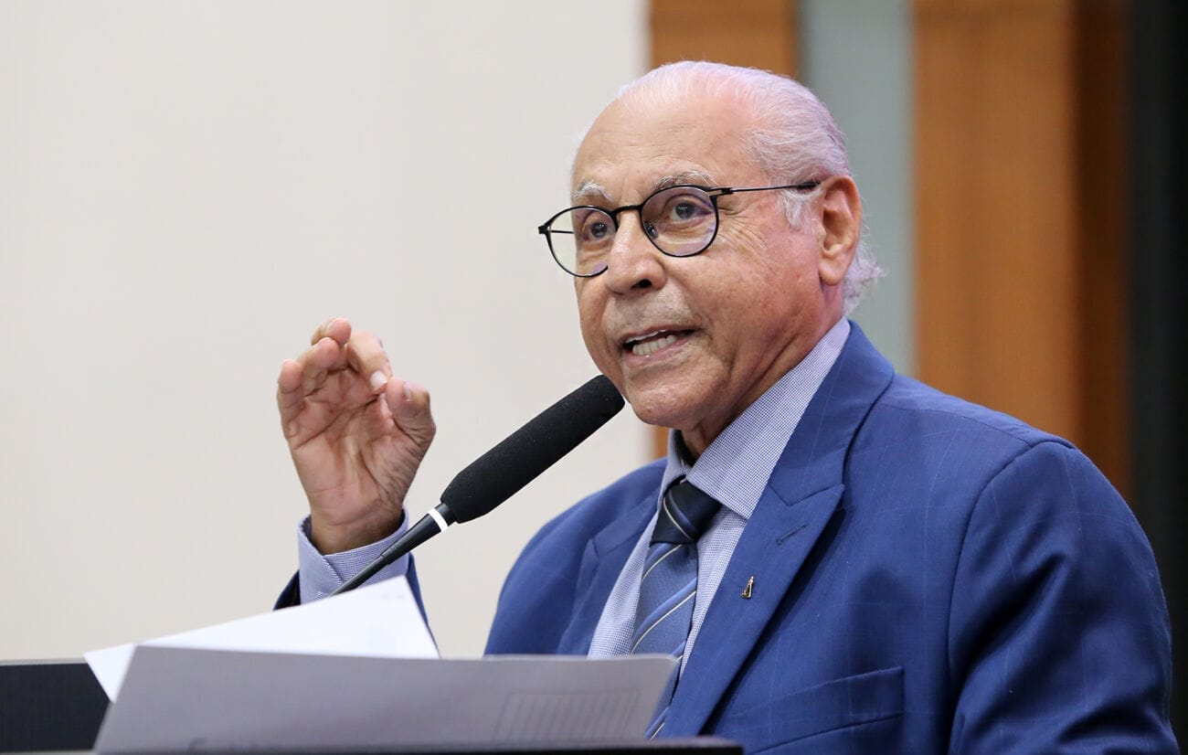 Deputado rebate Abílio e diz que coligações para 2026 estão em aberto: “O MDB é bem vindo”