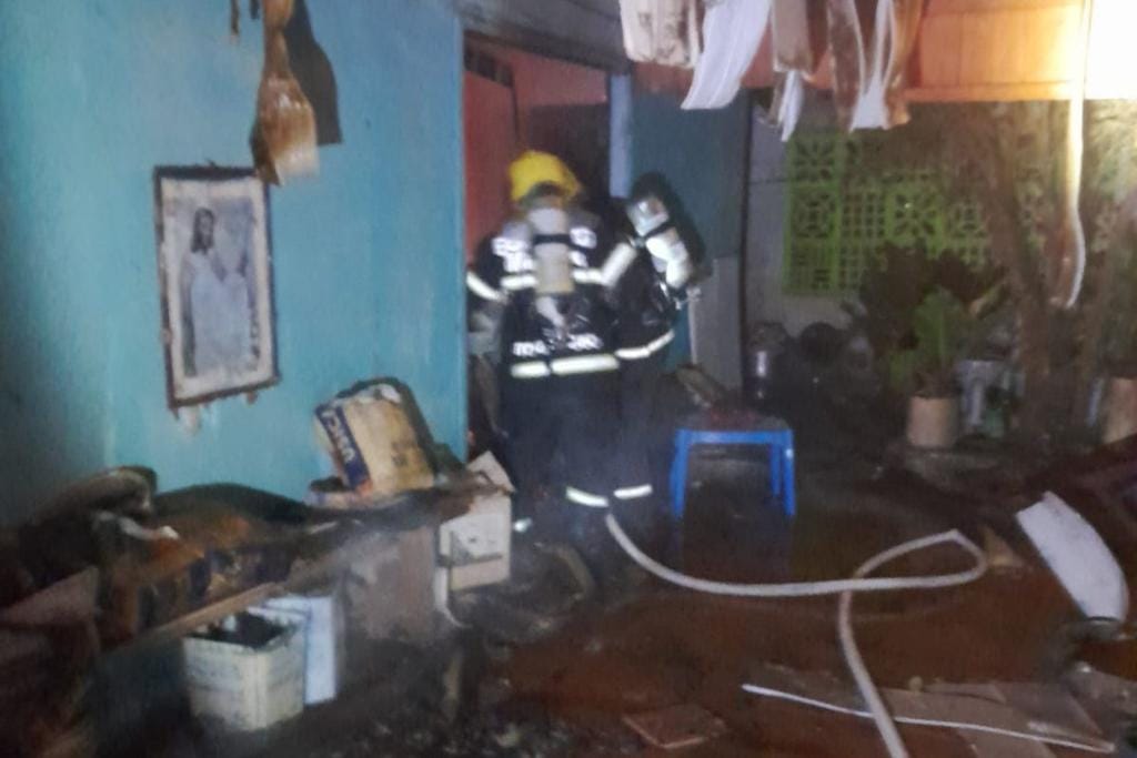 Desorientado, idoso é resgatado por bombeiros de incêndio em kitnet